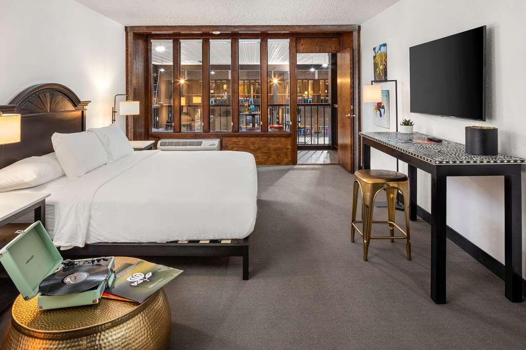 The Highlander Hotel, Ascend Collection Hotel Iowa City