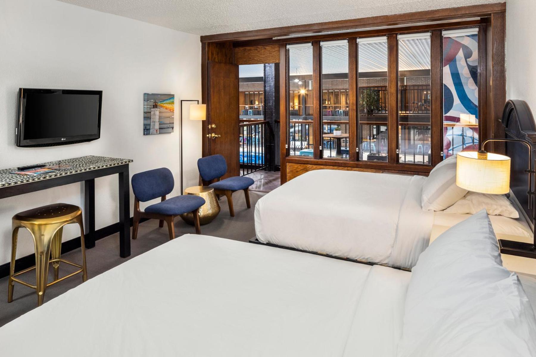 The Highlander Hotel Iowa City