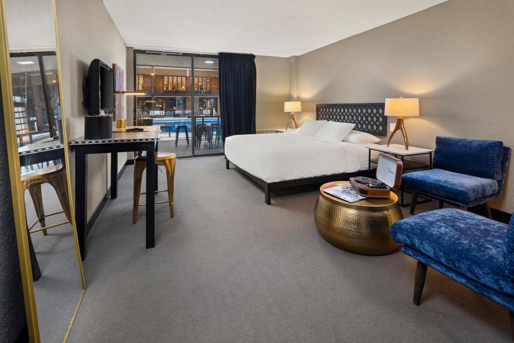 The Highlander Hotel Iowa City