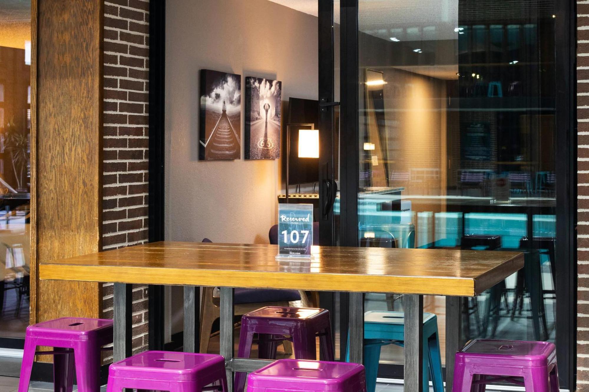 The Highlander Hotel, Ascend Collection 3* Iowa City