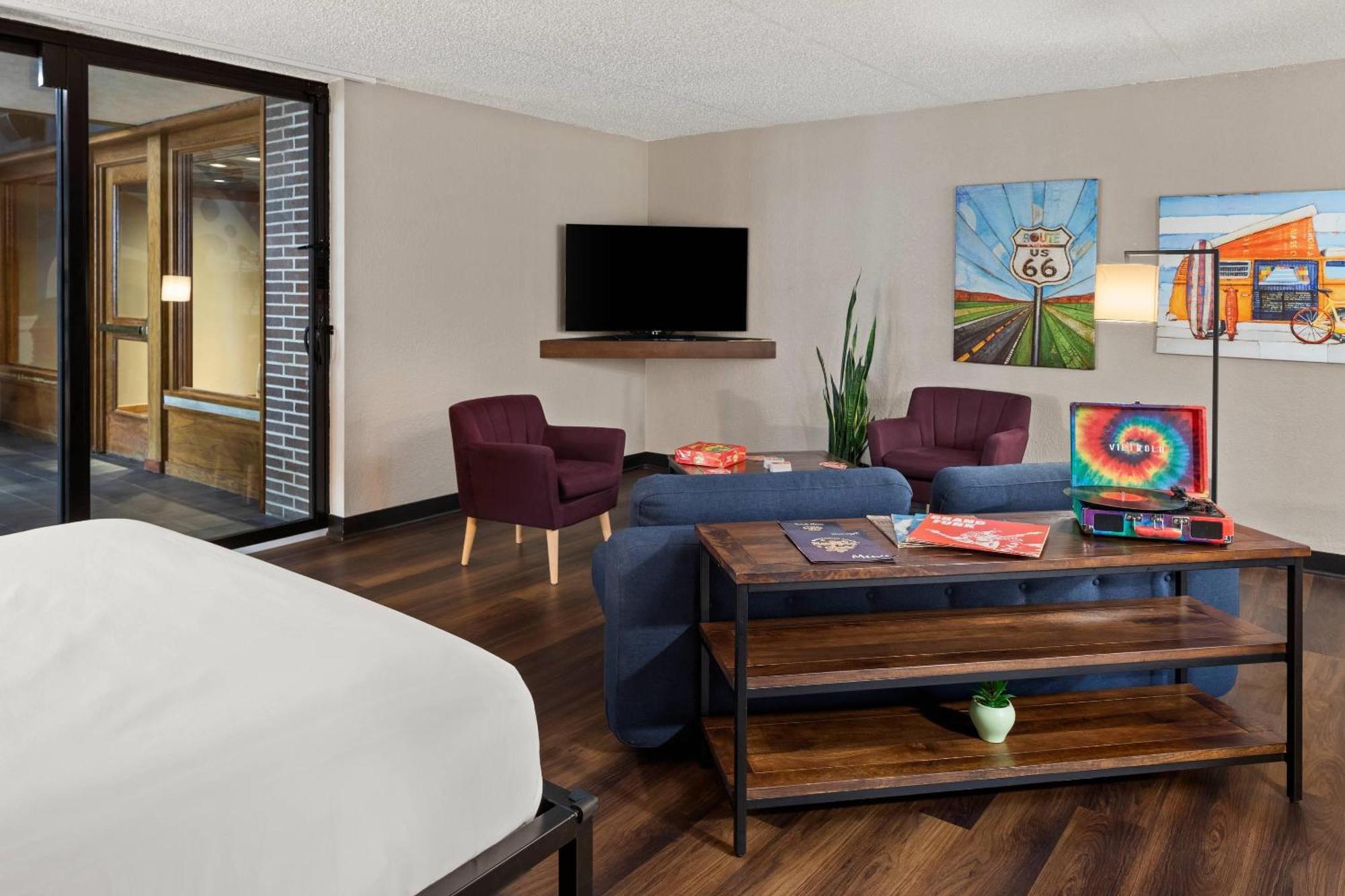 The Highlander Hotel, Ascend Collection Hotel Iowa City