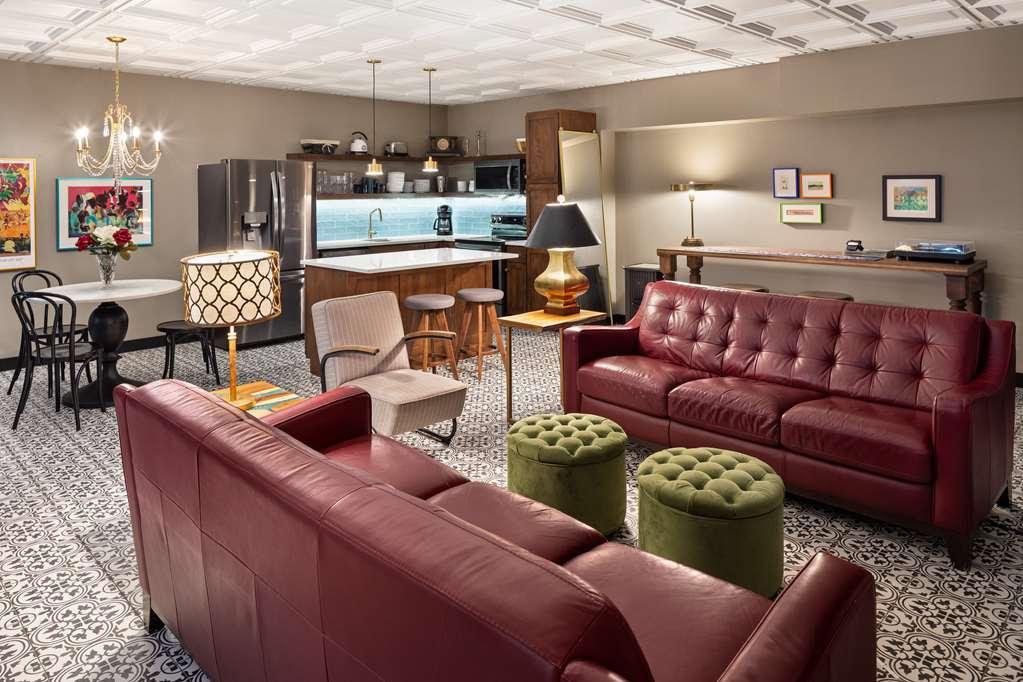 The Highlander Hotel, Ascend Collection Iowa City