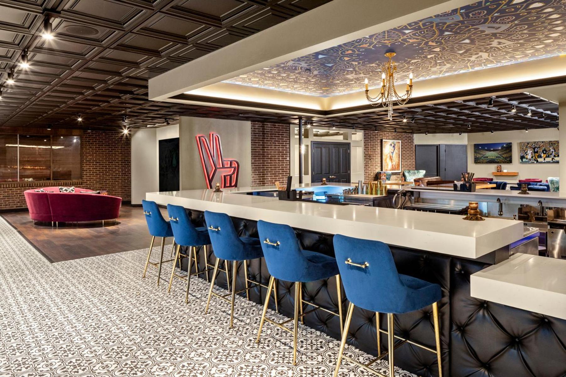 The Highlander Hotel, Ascend Collection Hotel Iowa City